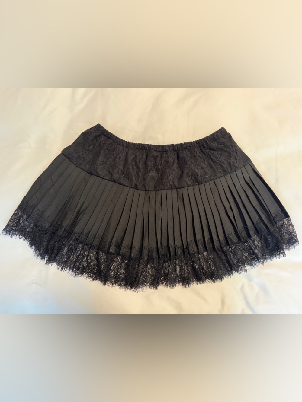 Lace-Trim Pleated Mini Skirt - Black